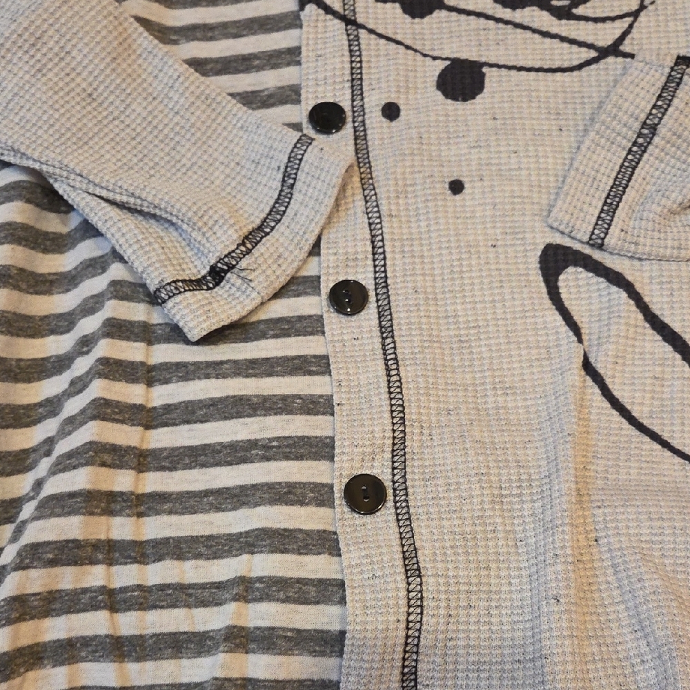 Gray and Black Long Sleeve Women's Top - Picture 5 of 7